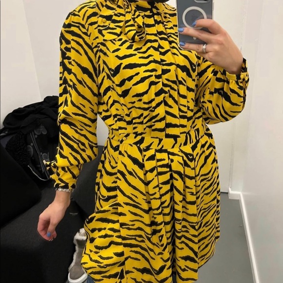SAINT LAURENT L NWT Fr42 Short dress animal print new yellow black long sleeves - Picture 5 of 11